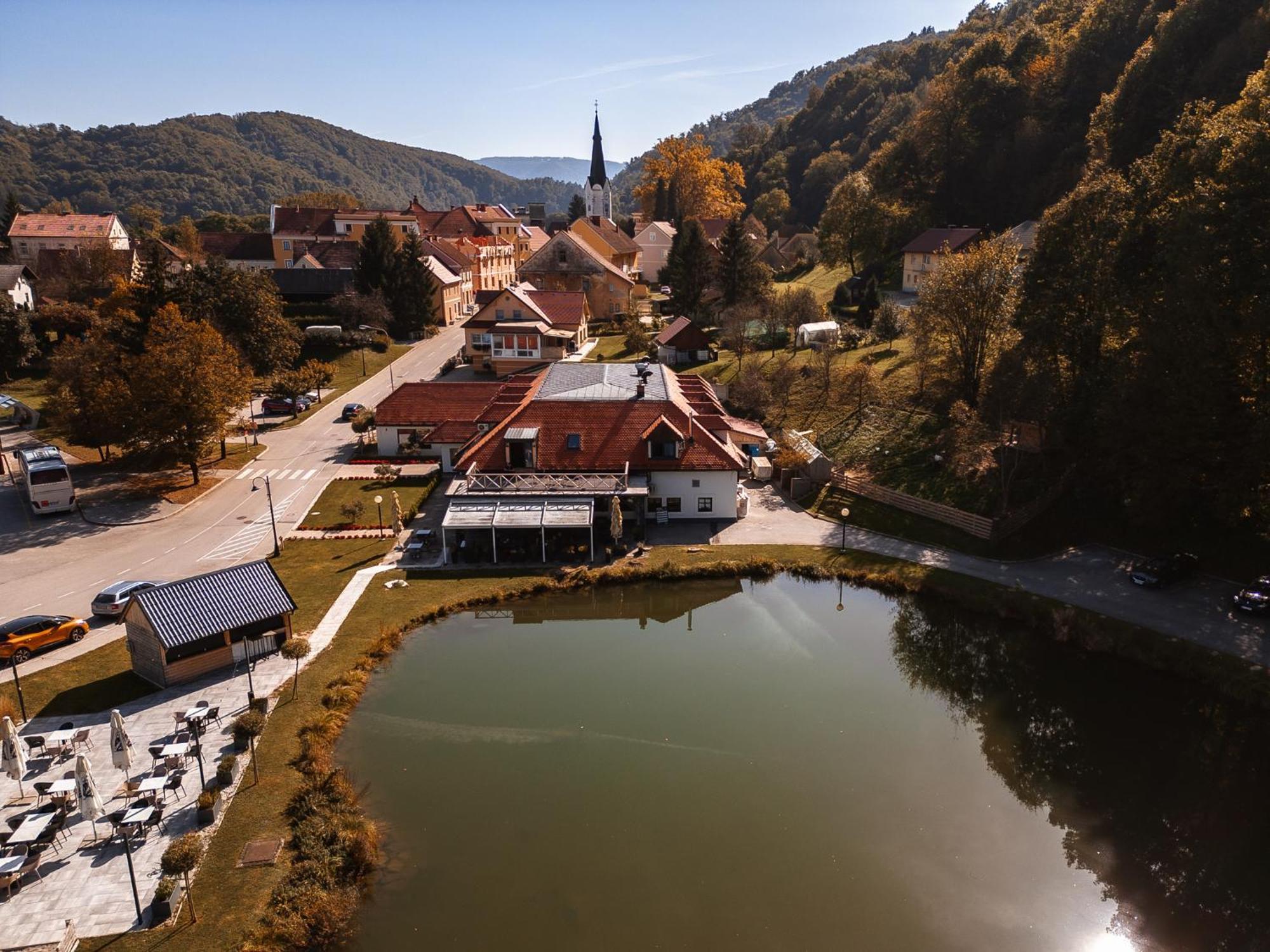 Kozjanski Dvor Подчетртек Екстер'єр фото